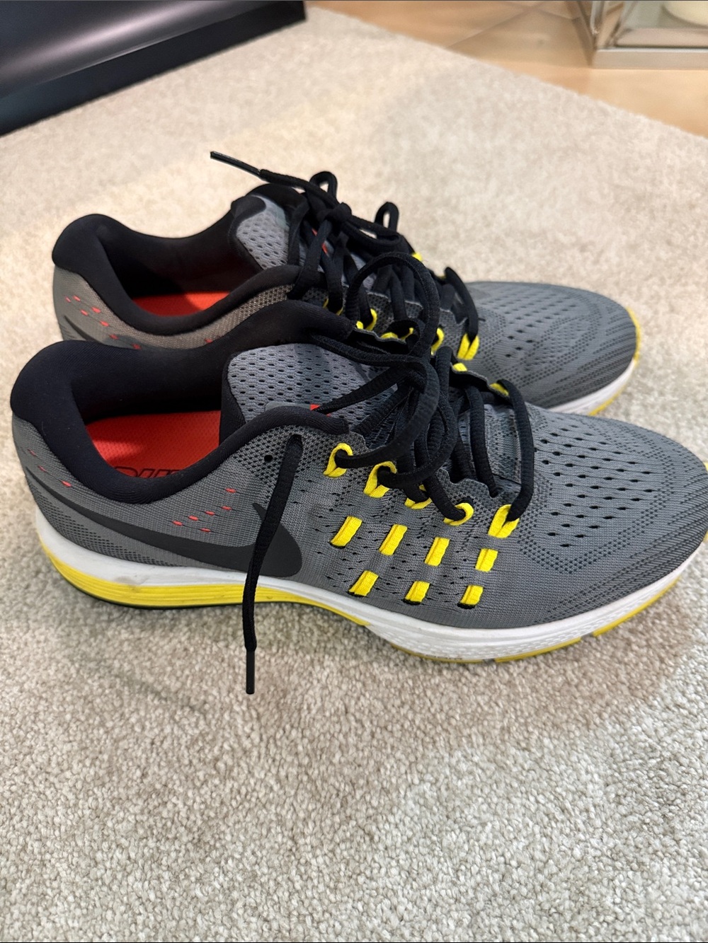 Nike Woman’s Air Zoom Comeeo Gray and Yellow Athletic Running Shoes Size 10